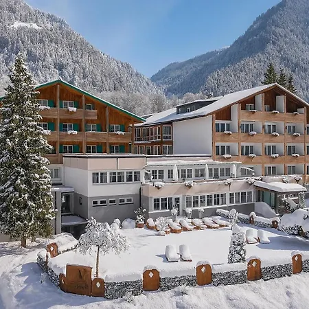 First Mountain Montafon 4* 사슈른